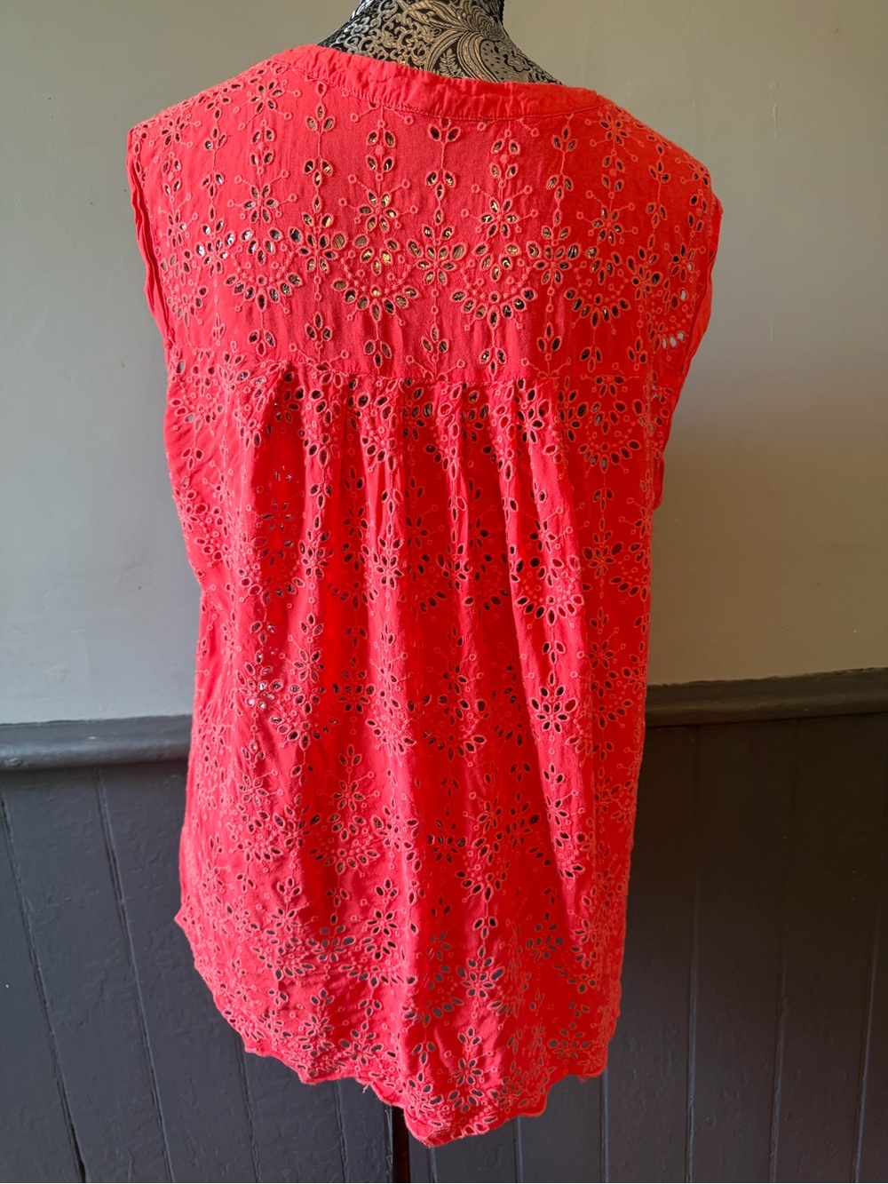 Democracy Red Eyelet Sleeveless Tank - Picture 4 of 8